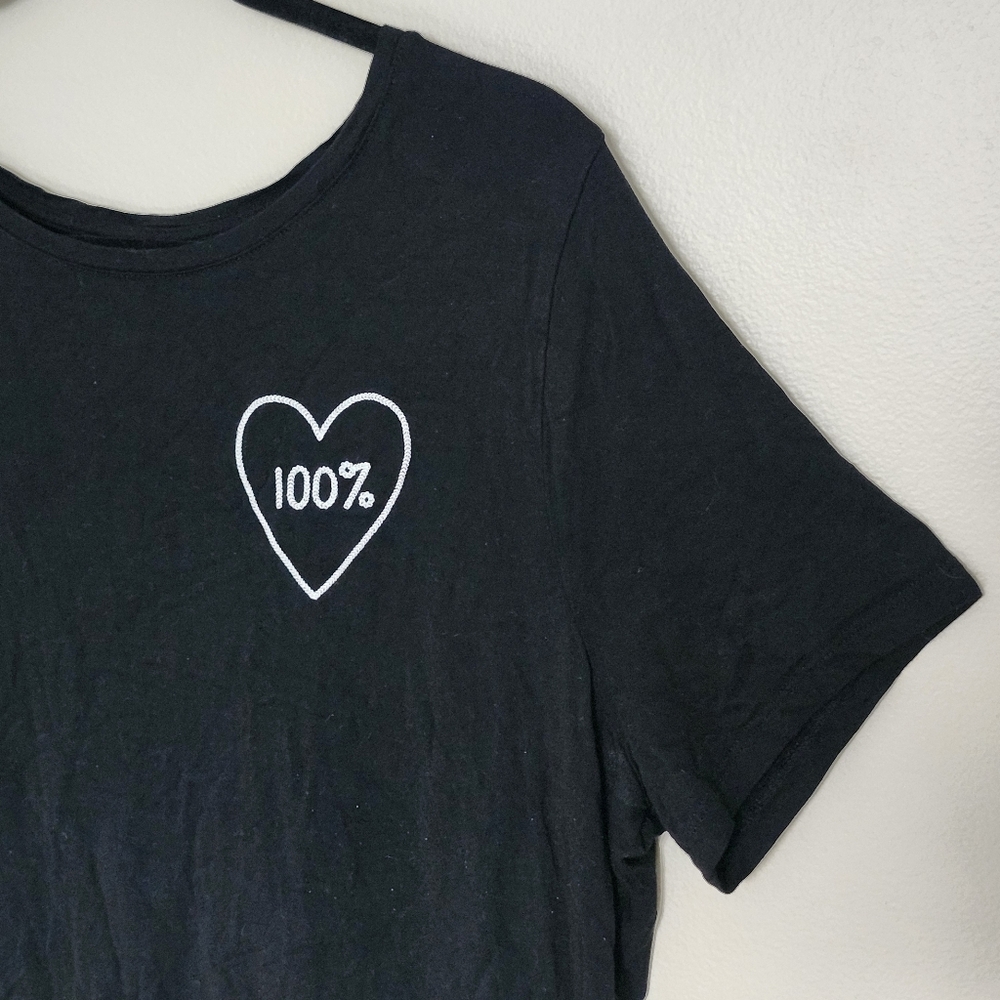 ✨️2/$20 T-Shirt with Heart Graphic